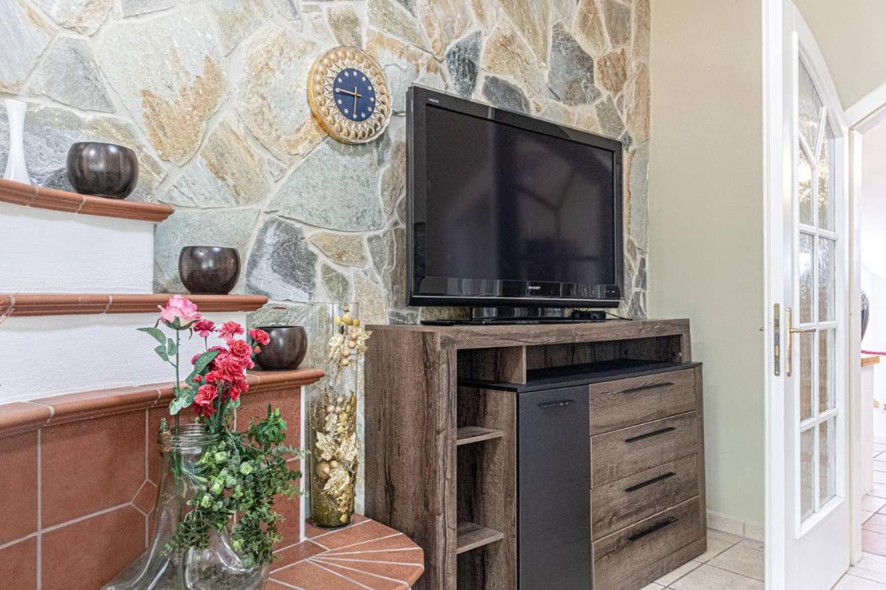 Privatunterkunft Comfortable In A Beautiful House Gd