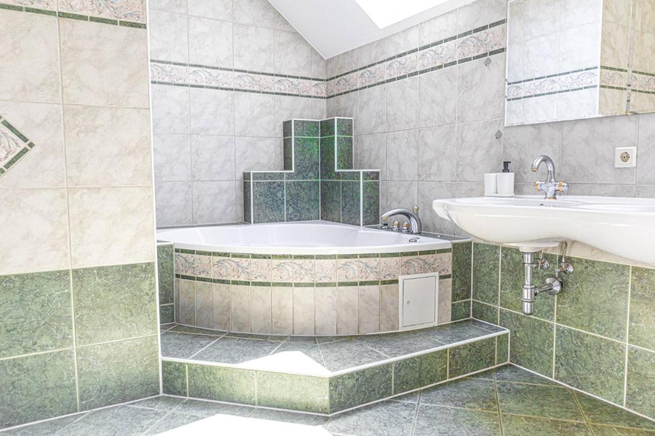 Privatunterkunft Comfortable In A Beautiful House Gd *
